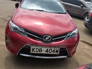 Toyota Auris 2015 Red