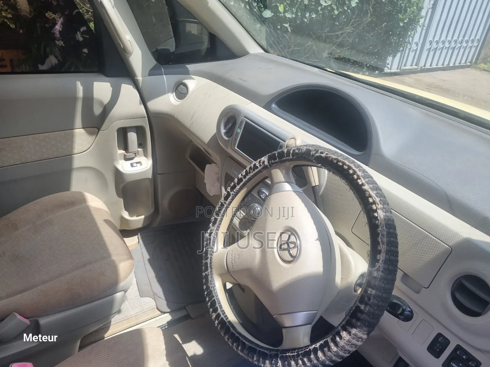 Toyota Porte 2009 Yellow