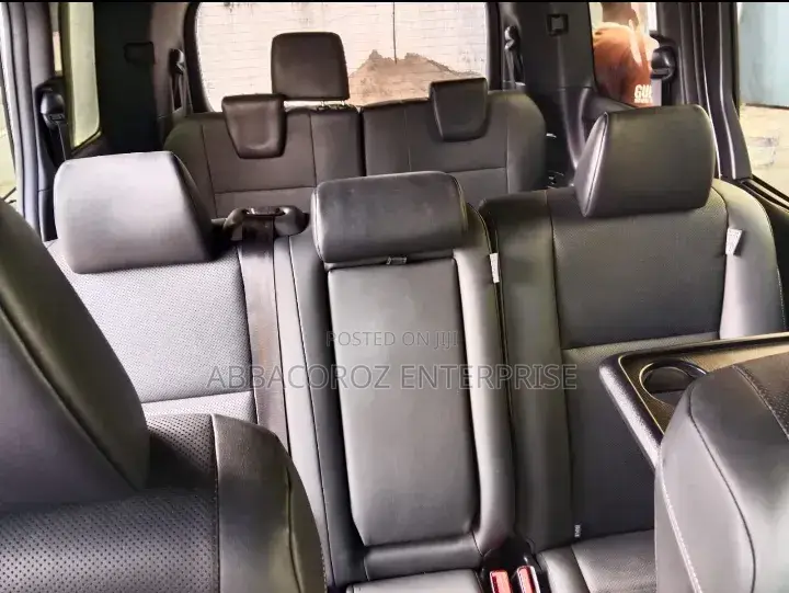 Toyota Esquire 2019 Pearl