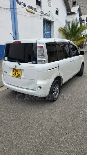 Toyota Sienta 2013 White