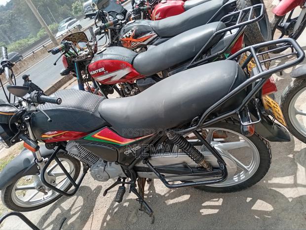 Honda CB 2025 Red