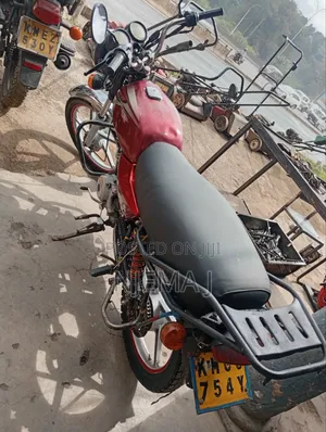 Bajaj Boxer 100 2024 Red