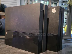 Playstation 4 Standard Chipped With 8 Games