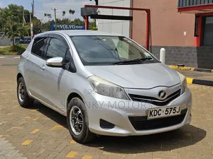 Toyota Vitz 2014 Silver