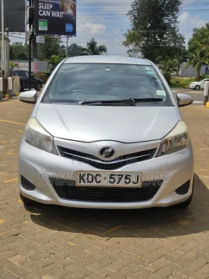 Toyota Vitz 2014 Silver