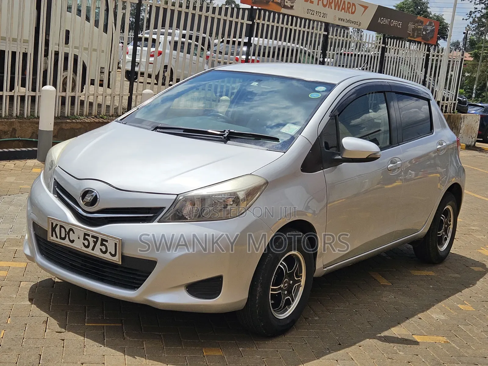 Toyota Vitz 2014 Silver