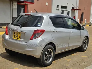Toyota Vitz 2014 Silver