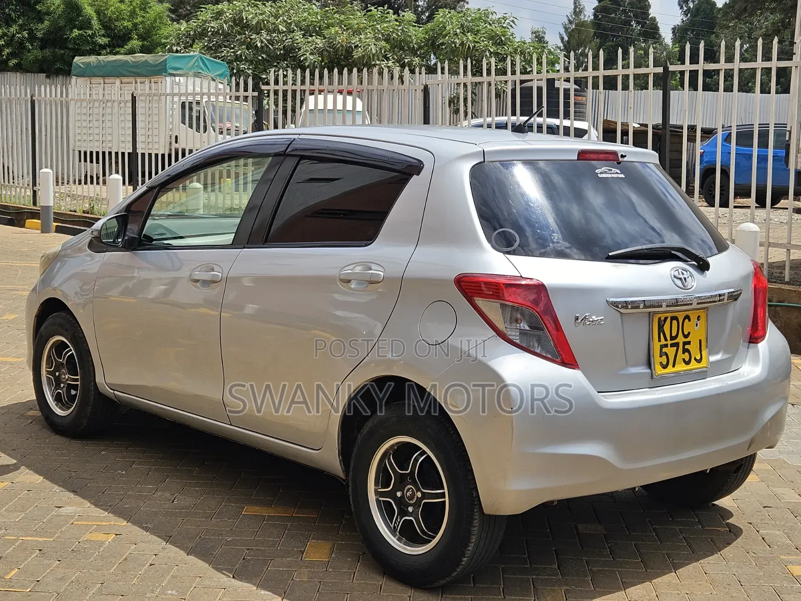 Toyota Vitz 2014 Silver