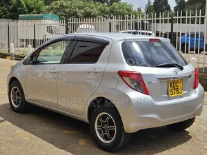 Toyota Vitz 2014 Silver