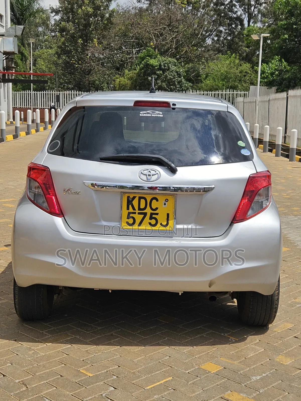 Toyota Vitz 2014 Silver