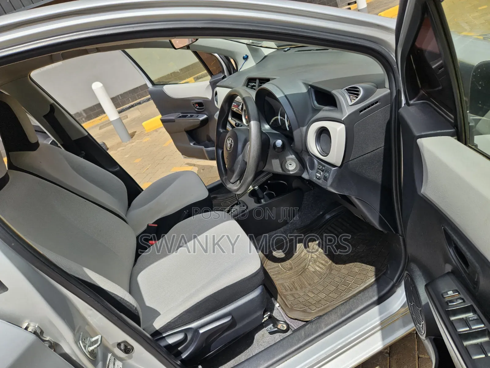 Toyota Vitz 2014 Silver