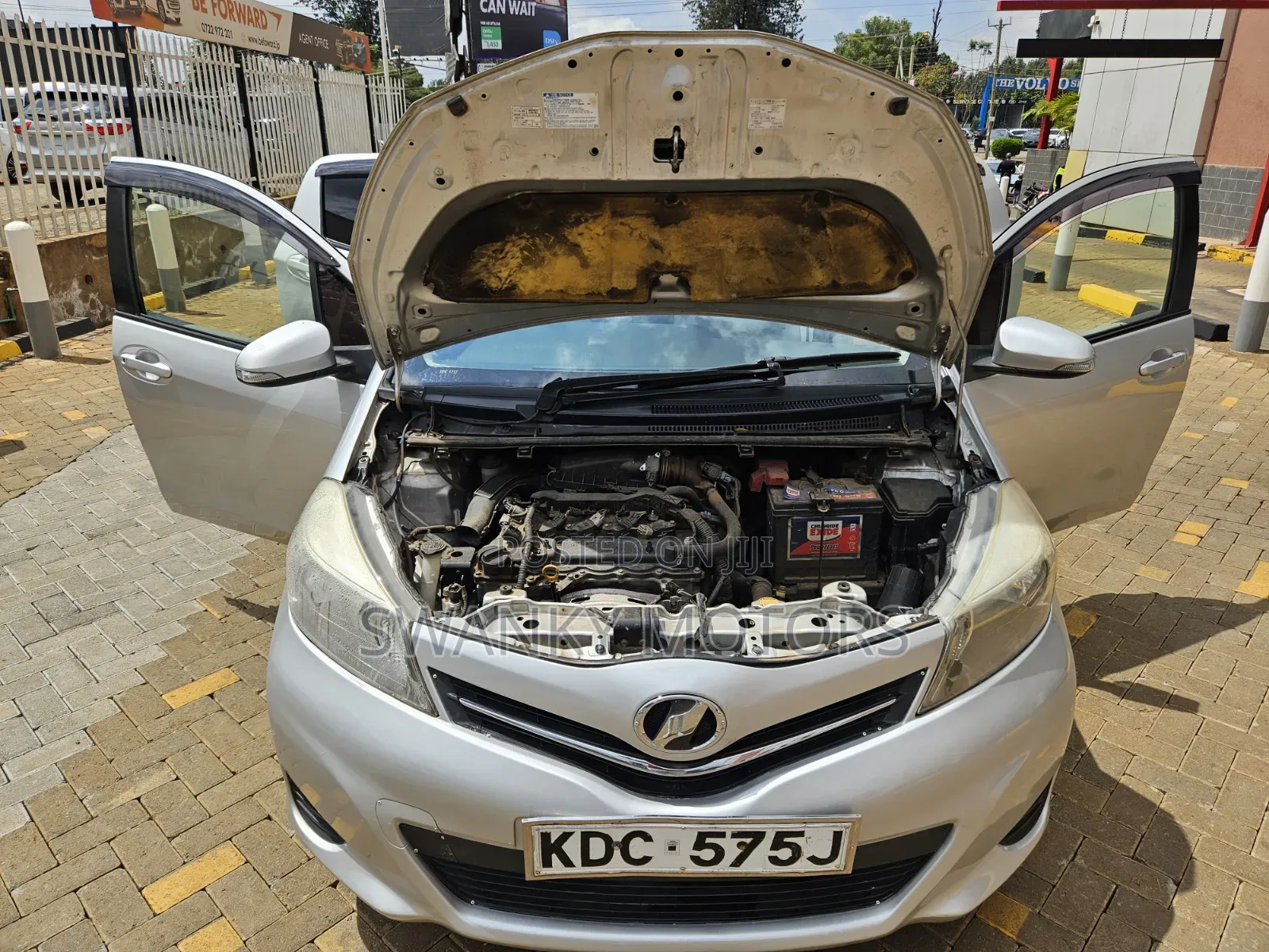 Toyota Vitz 2014 Silver