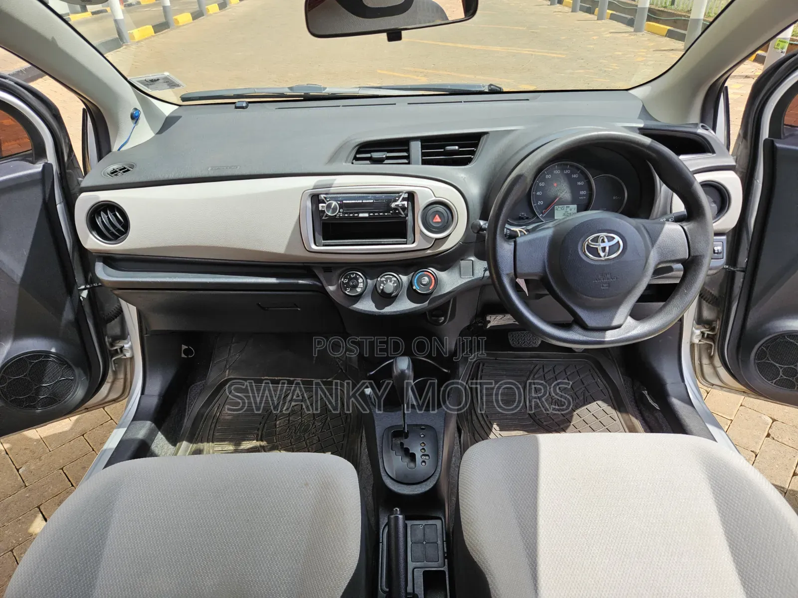 Toyota Vitz 2014 Silver