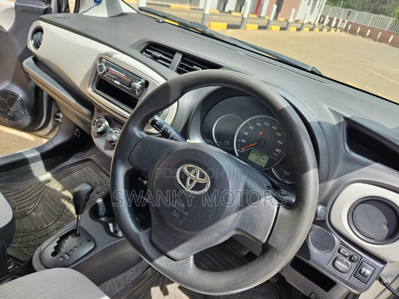 Toyota Vitz 2014 Silver