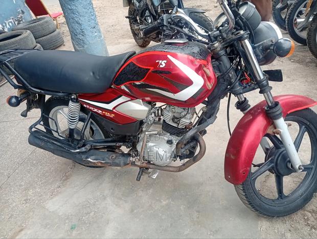 TVS HLX 125 2022 Red
