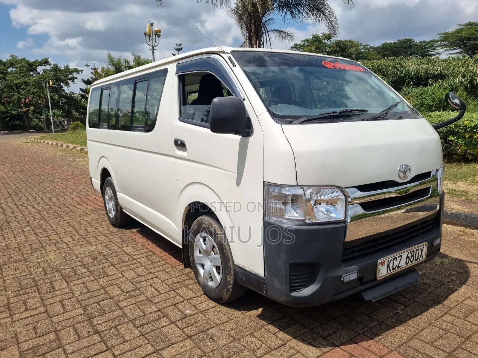 Toyota HiAce 2013 White