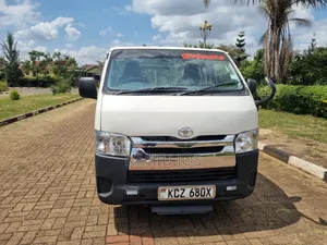 Toyota HiAce 2013 White