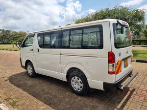 Toyota HiAce 2013 White