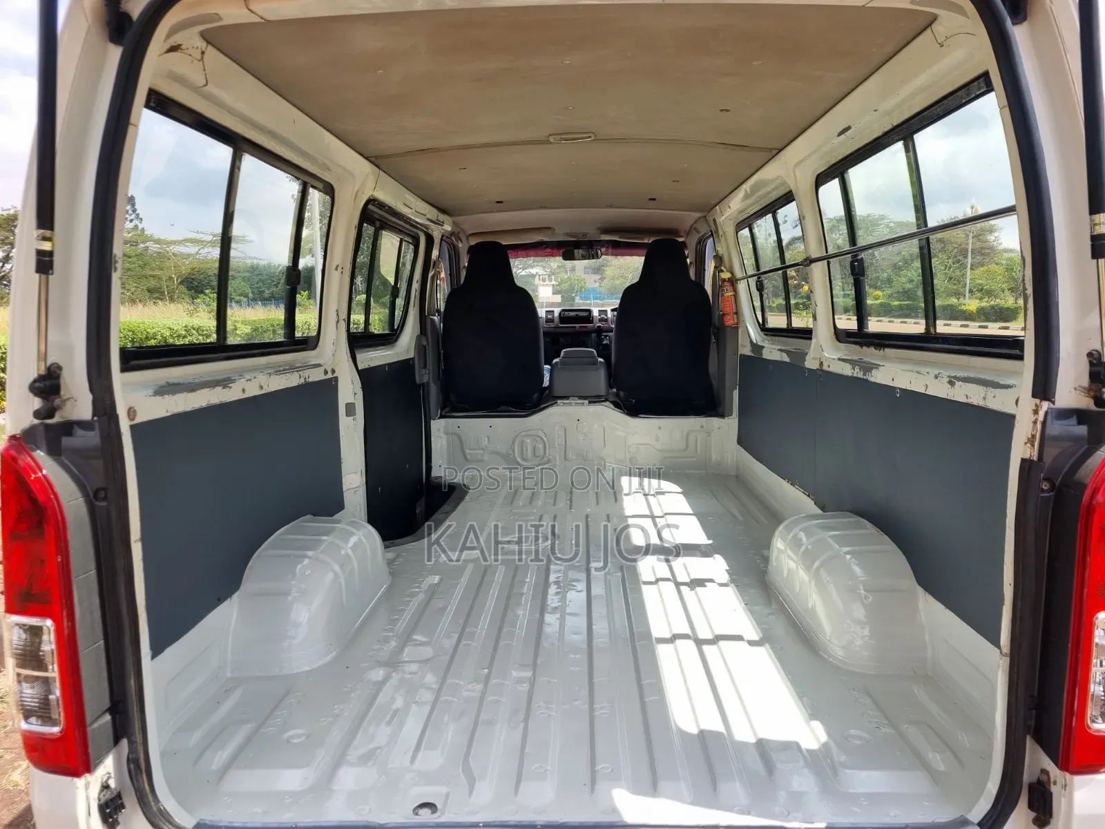 Toyota HiAce 2013 White