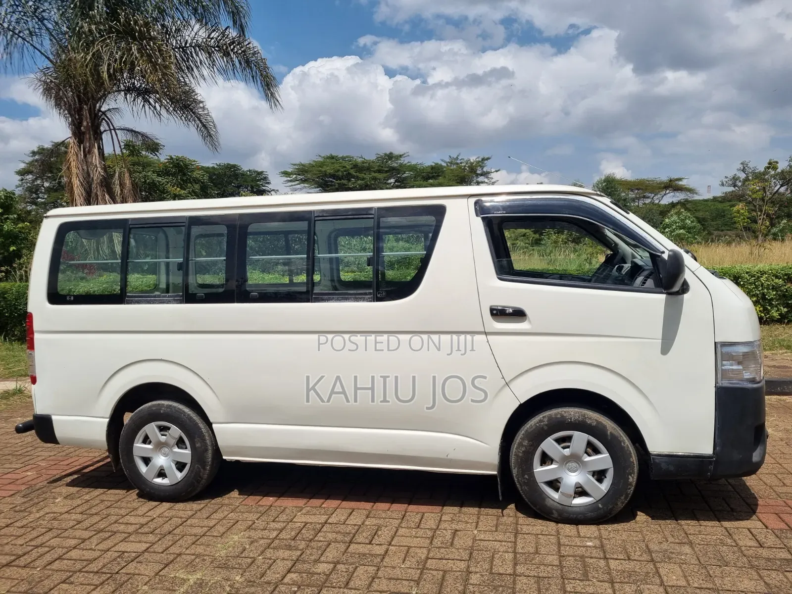 Toyota HiAce 2013 White