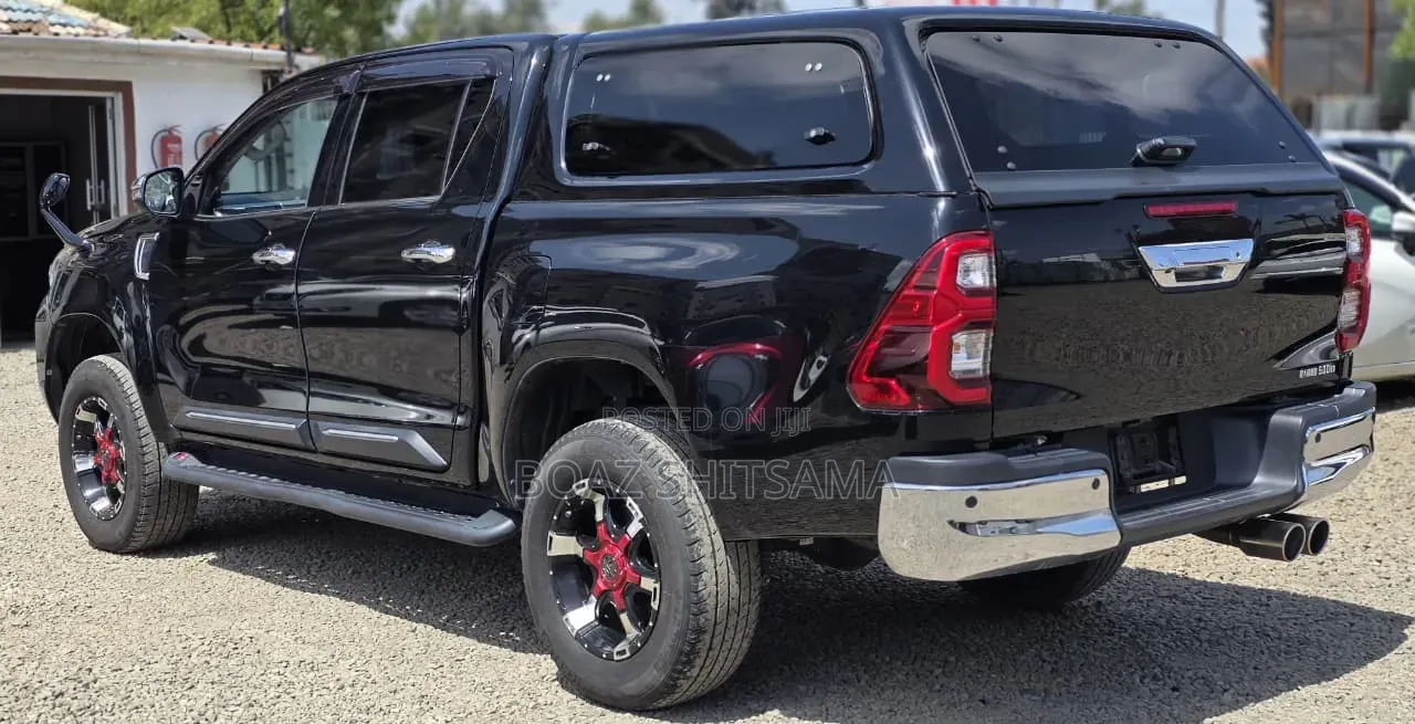 Toyota Hilux 2020 Black