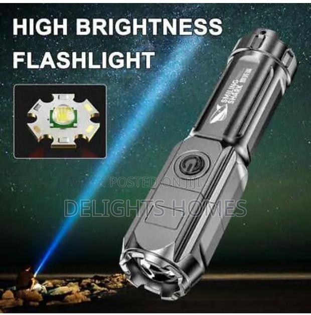 Smiling Shark Led Flashlight - thumbnail 2