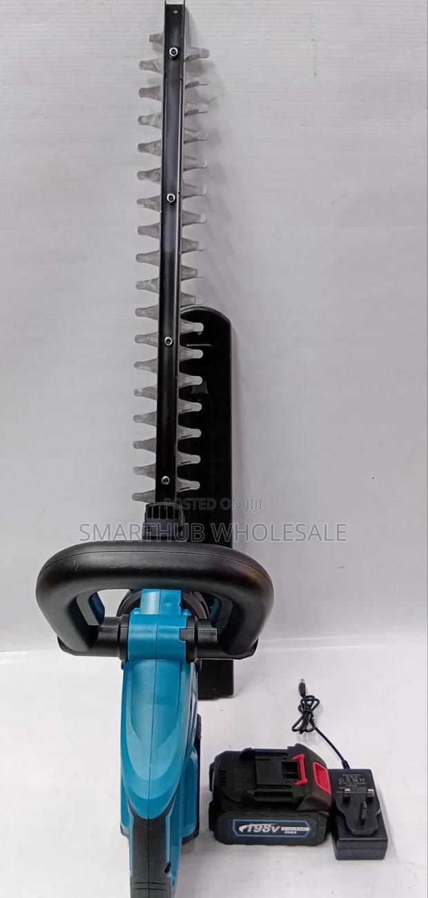 Makita Cordless Hedge Trimmer