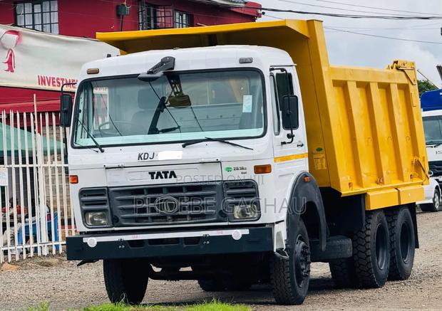 Tata Tipper 2016 2016 White