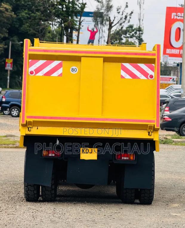 Tata Tipper 2016 2016 White - thumbnail 3