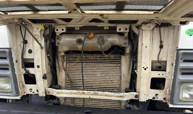 Tata Tipper 2016 2016 White - thumbnail 6