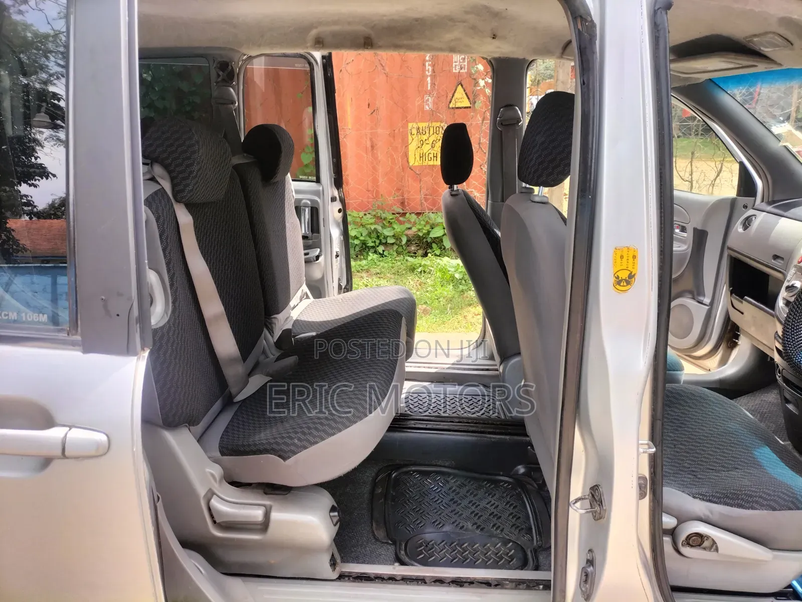 Toyota Sienta 2010 Silver