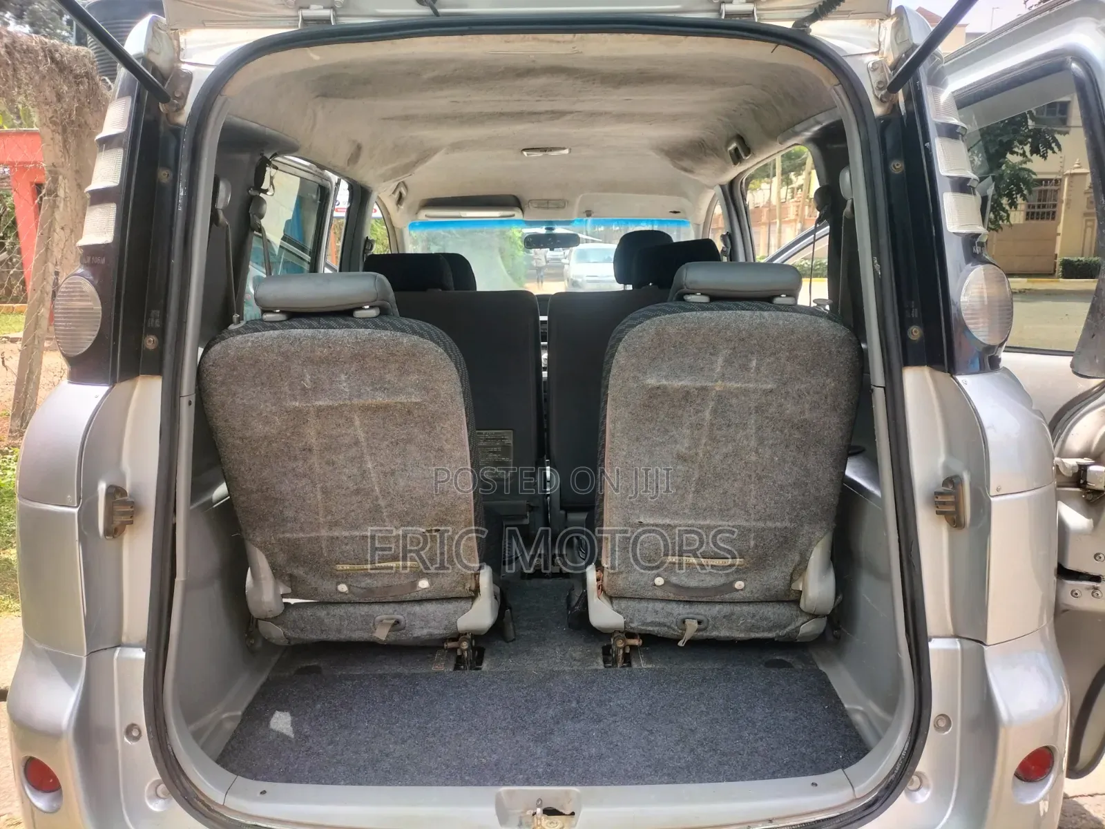 Toyota Sienta 2010 Silver