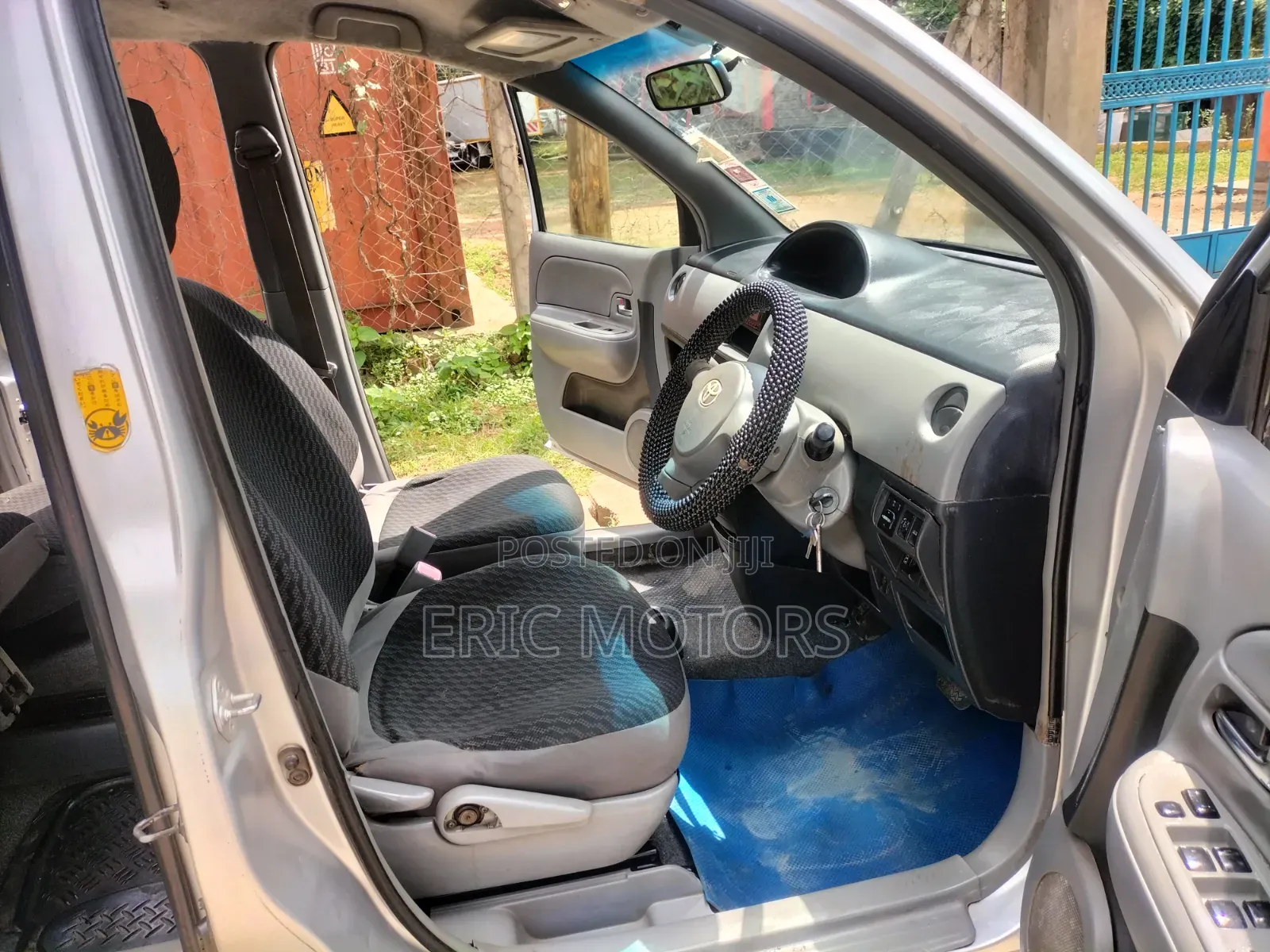 Toyota Sienta 2010 Silver