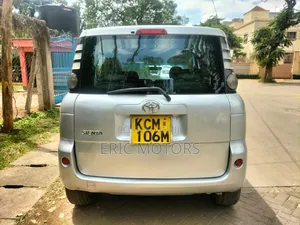 Toyota Sienta 2010 Silver