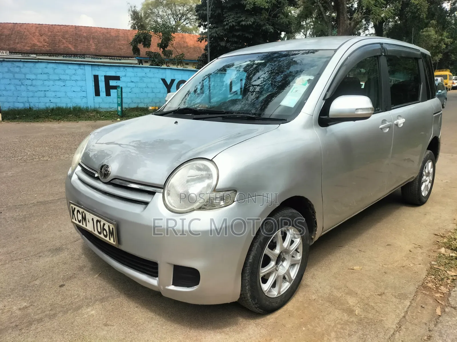 Toyota Sienta 2010 Silver