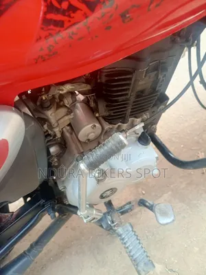 Bajaj Boxer 150 UG 2025 Red