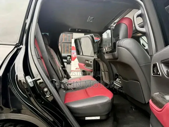 Toyota Land Cruiser 2023 Matt Black