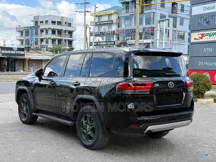 Toyota Land Cruiser 2023 Black