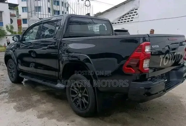 Toyota Hilux 2020 Black
