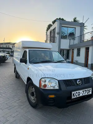 Nissan Pick-Up 2015 White