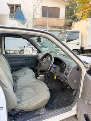 Nissan Pick-Up 2015 White