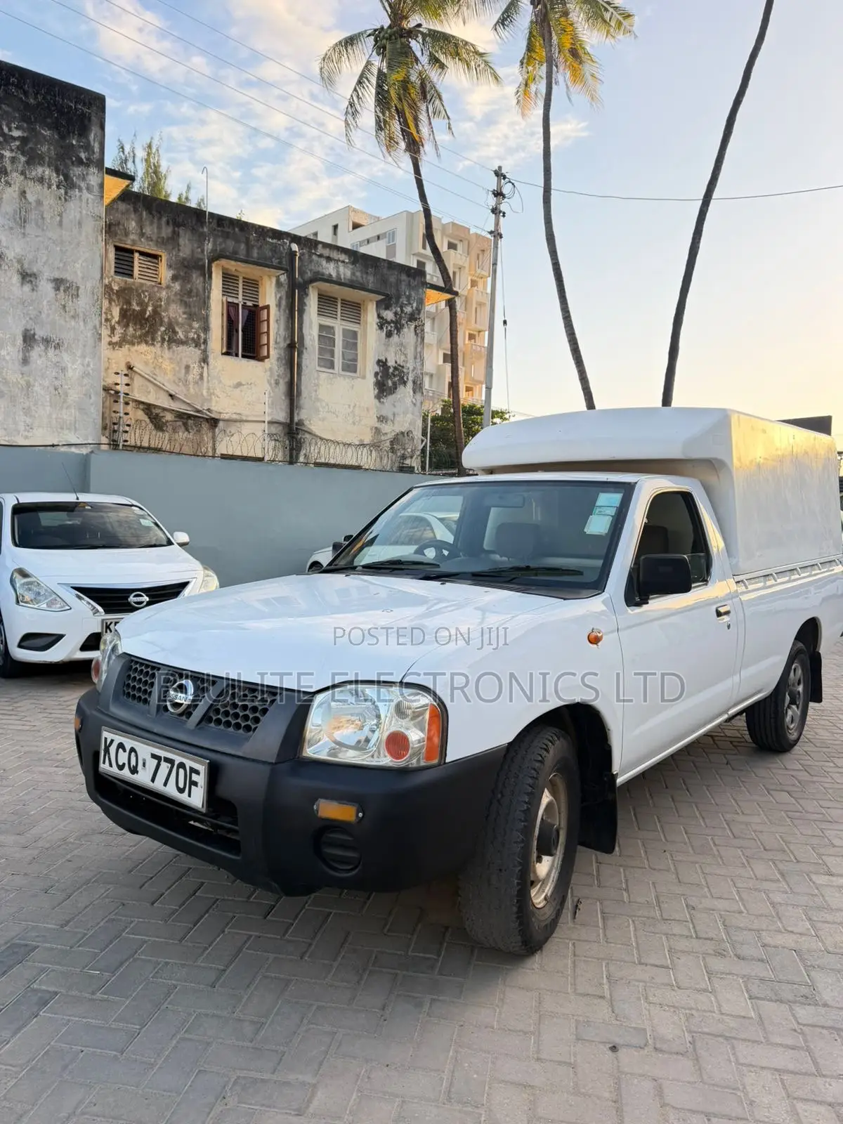 Nissan Pick-Up 2015 White