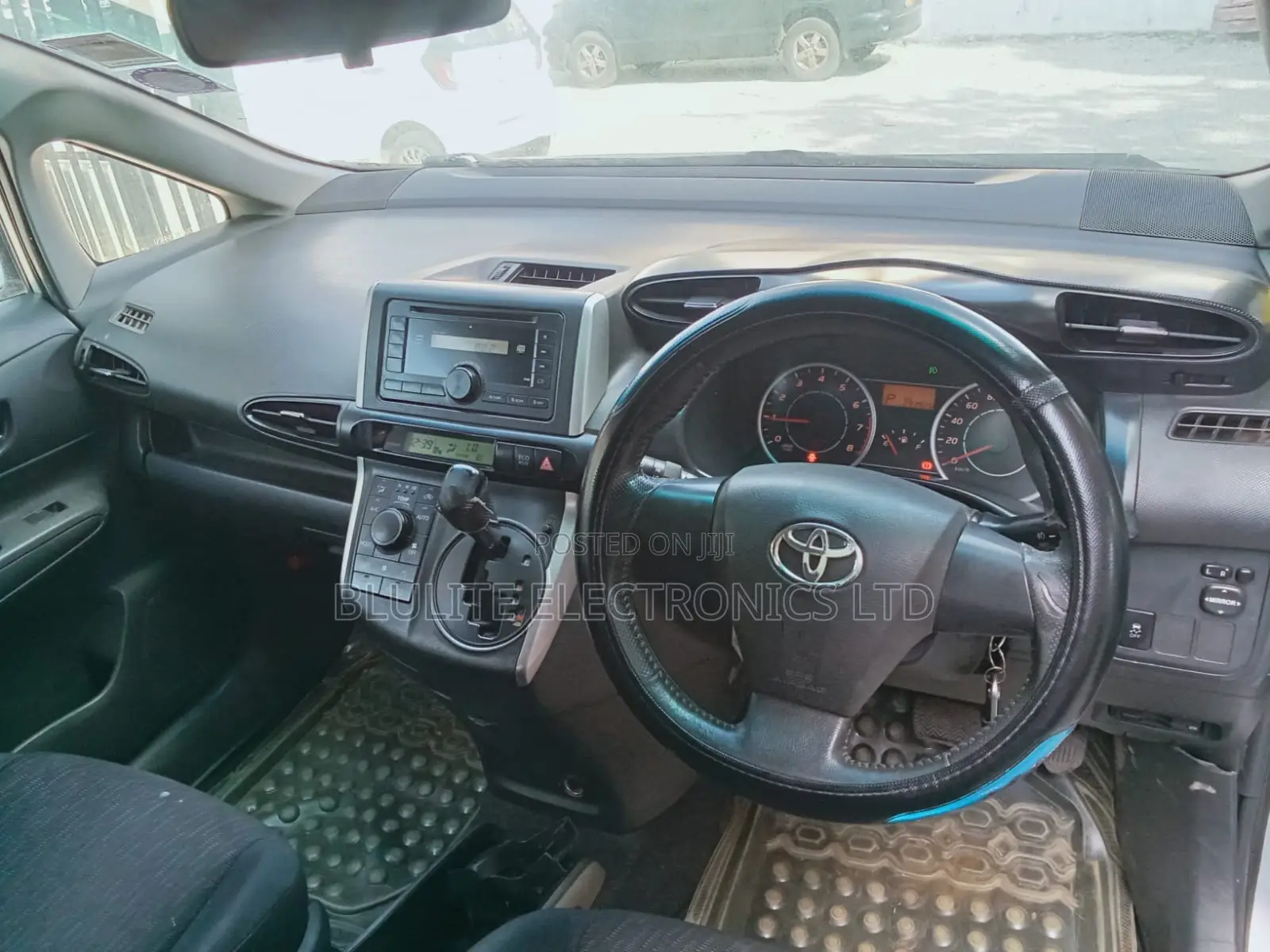 Toyota Wish 2012 Silver