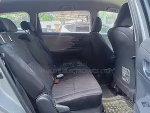 Toyota Wish 2012 Silver