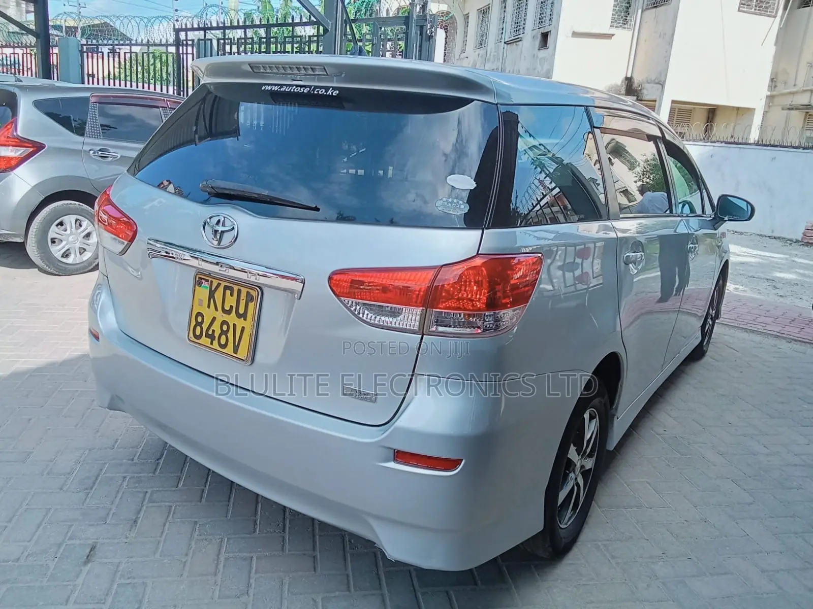 Toyota Wish 2012 Silver