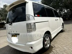 Toyota Voxy 2006 White