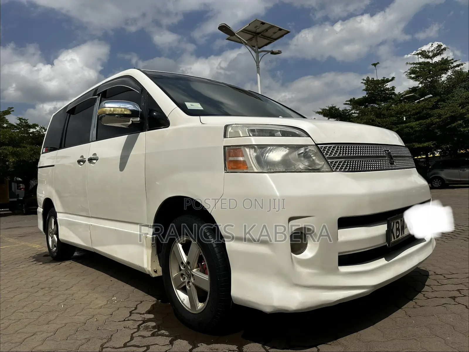 Toyota Voxy 2006 White