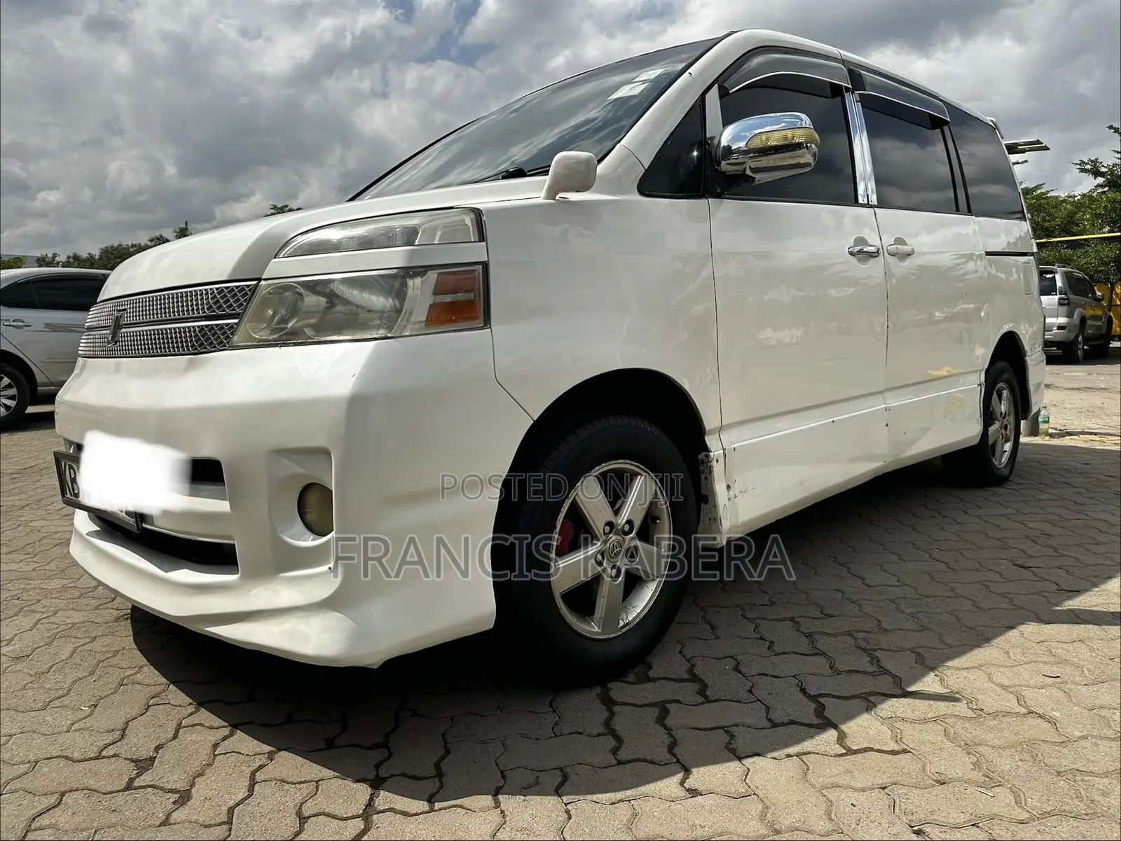 Toyota Voxy 2006 White