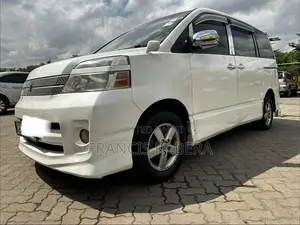 Toyota Voxy 2006 White