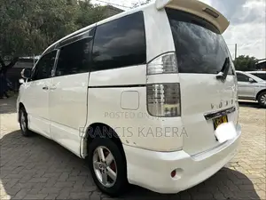Toyota Voxy 2006 White